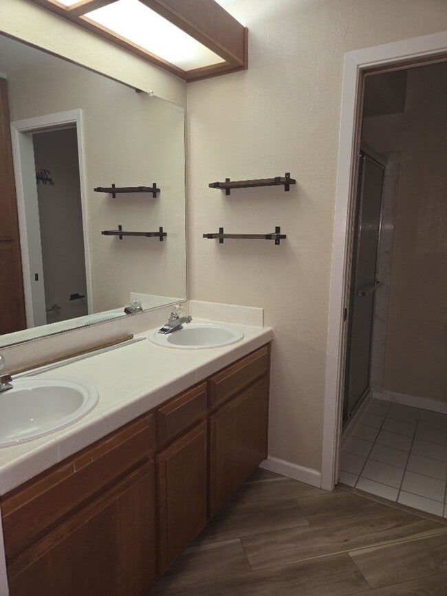 Building Photo - Charming Single Story 3 Bed 2 Bath House