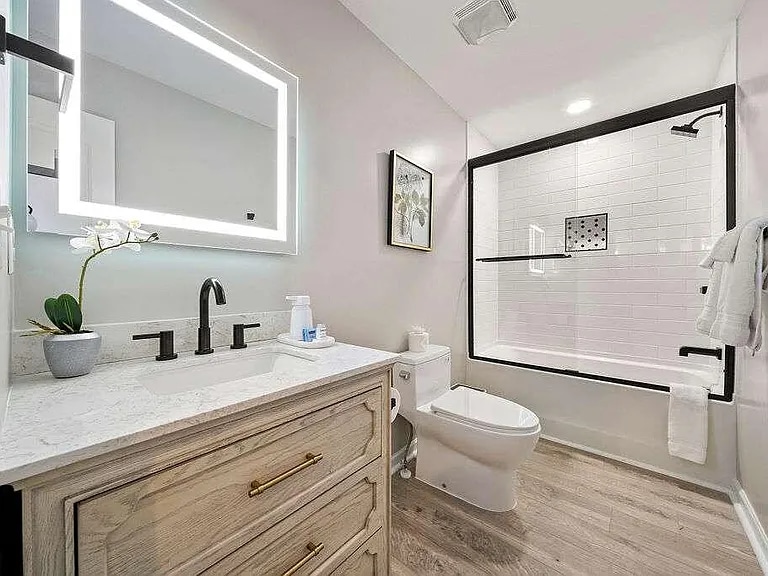 Building Photo - 5618 Laurel Ridge Dr