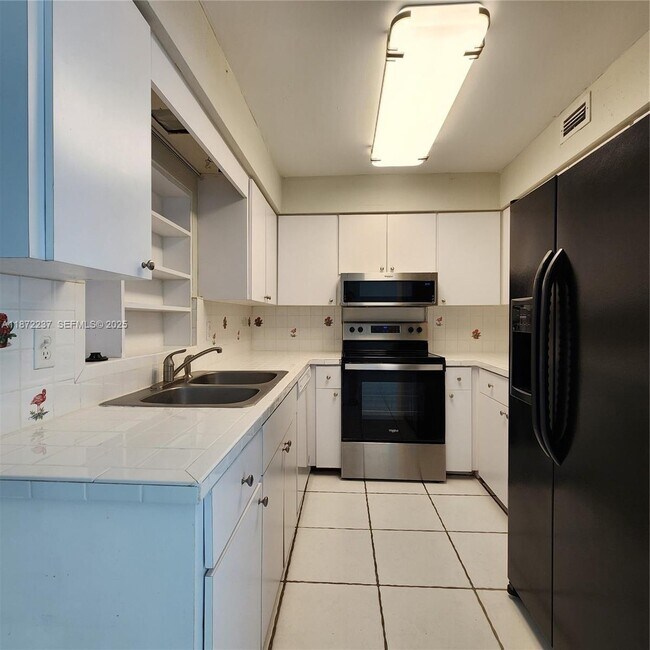 Building Photo - 1940 NE 31st Ct