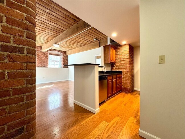 Building Photo - 4 Bishop St