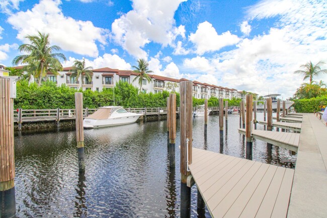 Building Photo - Unfurnished water-view with boat slip 2/2 ...