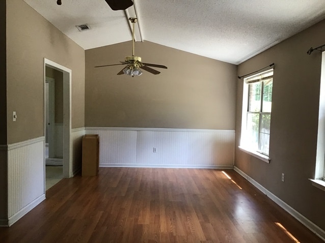 Building Photo - 907 Canyon Ct