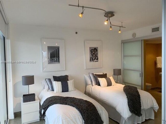 Building Photo - 1830 S Ocean Dr