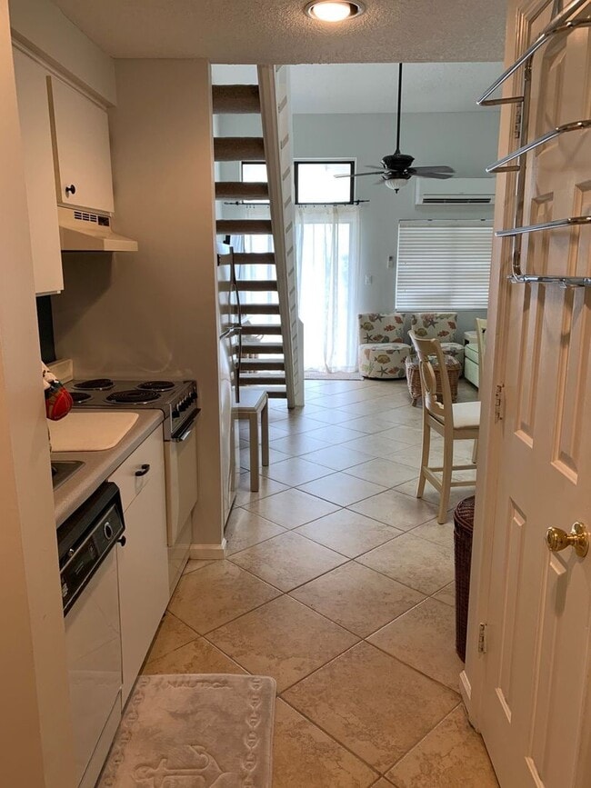 Primary Photo - 1 Bedroom loft condo located in North Myrt...