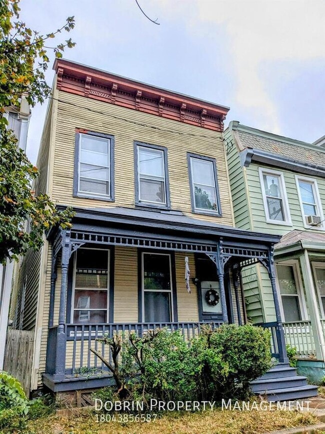 Building Photo - 2106 W Cary St