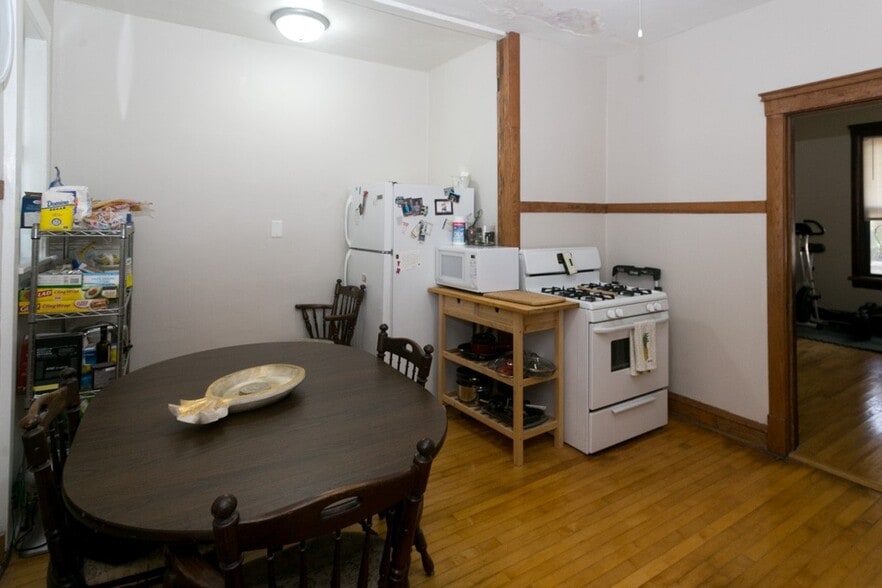 Building Photo - 3606 W Grace St