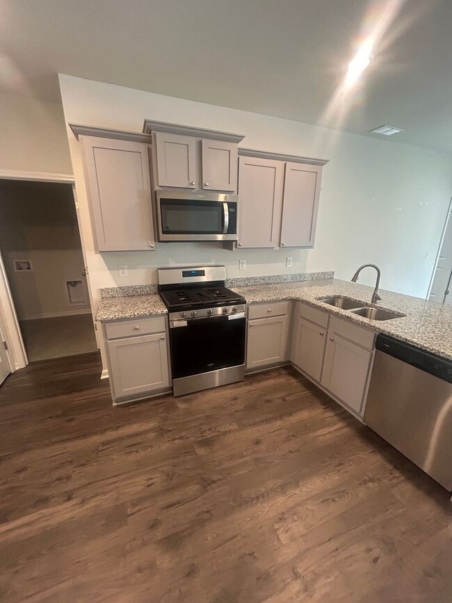 Building Photo - 304 Emery Oak Dr