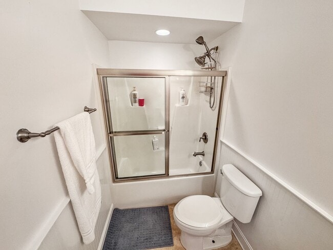 Building Photo - Fully Furnished Waterfront Elegance on Mai...