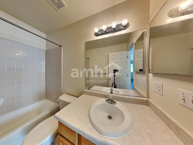 Building Photo - 68 E 350 S