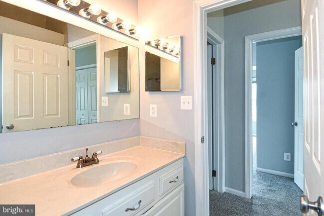 Building Photo - 4056 Grays Pointe Ct