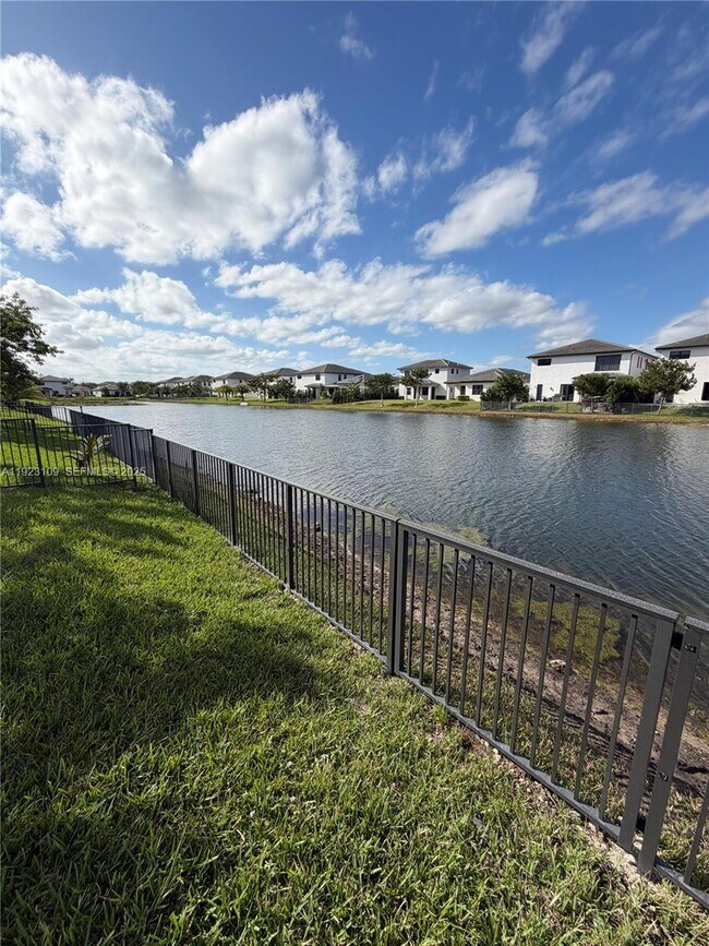 Building Photo - 4398 SW 173rd Ave