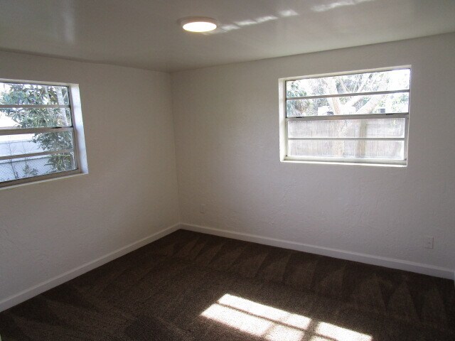 Building Photo - 1221 Essex Rd