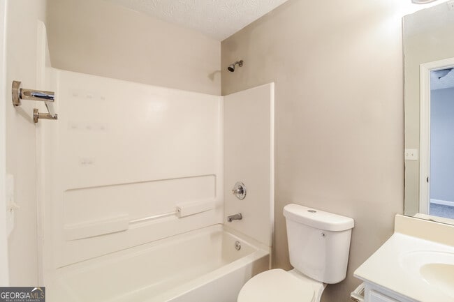 Building Photo - 75 Valley Brook Dr