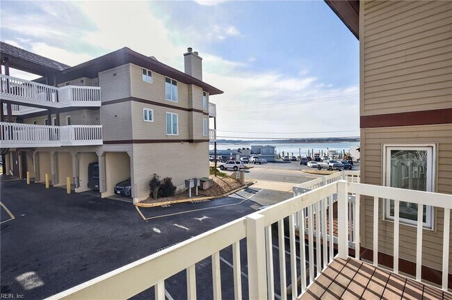 Building Photo - 2232 Vista Cir