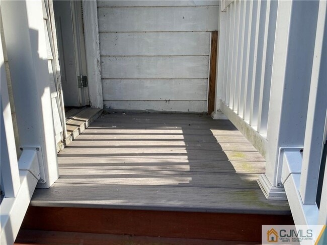 Building Photo - 67 Benner St
