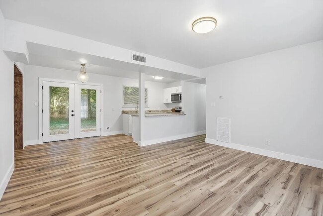 Building Photo - 522 S Edgewood Cir