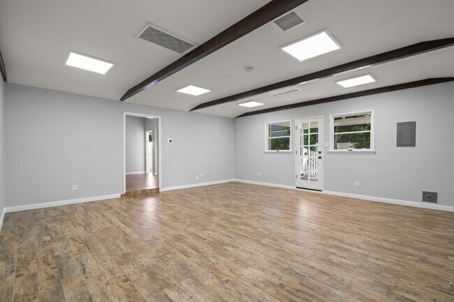 Building Photo - 15473 Lemay St