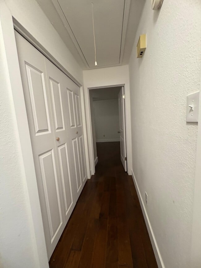 Building Photo - 2026 Briar Ridge Dr