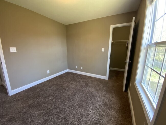 Building Photo - 548 Magnolia Dr