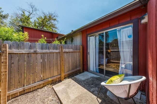Building Photo - 4807 Yucca Hill Dr