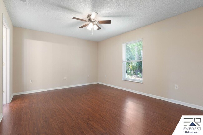 Building Photo - FULLY FENCED 3/2/2 IN THE HEART OF PALM COAST