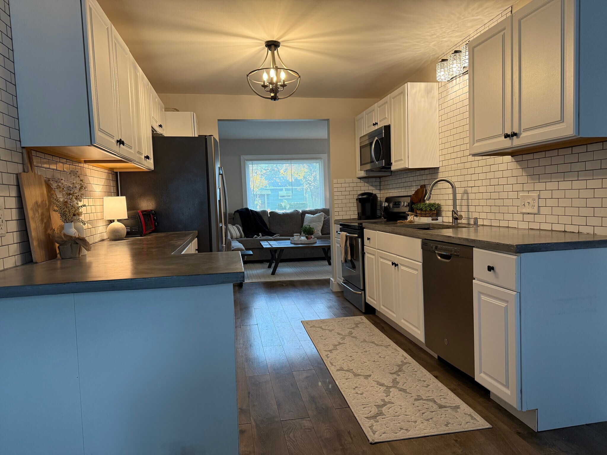 Building Photo - 206 Kissane Ave