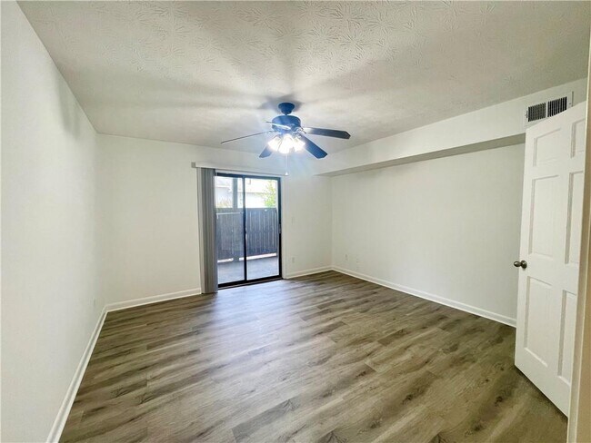 Building Photo - 320 Park Ridge Cir