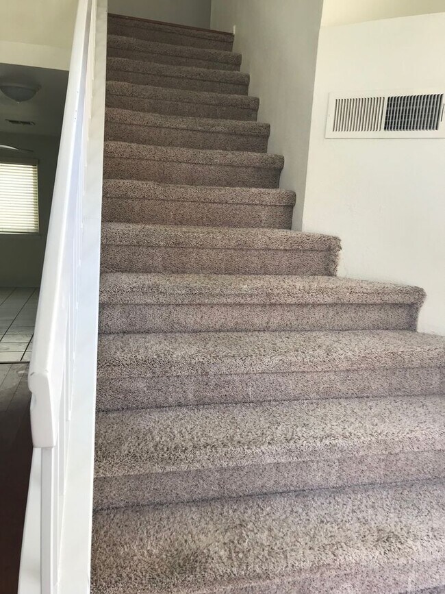 Building Photo - 3 Bedroom in Desert Shores!