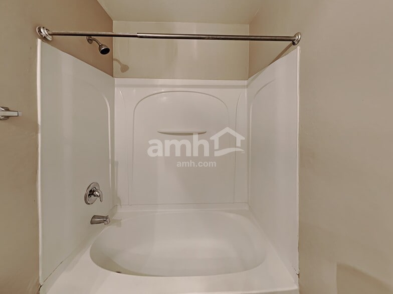 Building Photo - 6911 W Irwin Ave