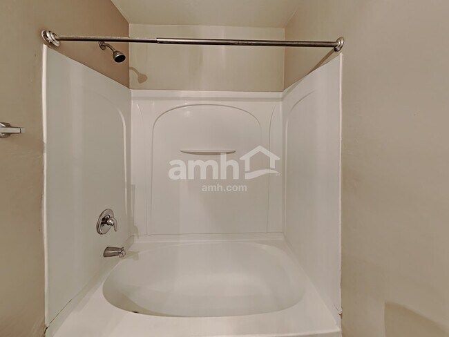 Building Photo - 6911 W Irwin Ave