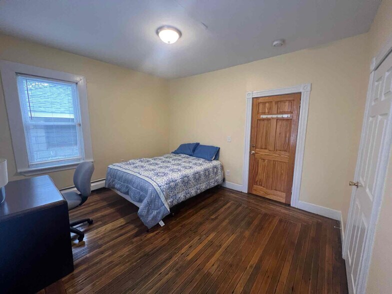 Building Photo - 206 California Ave