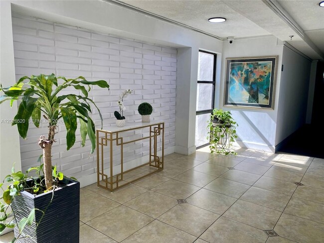 Building Photo - 17011 N Bay Rd