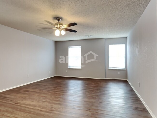 Building Photo - 2432 Arroyo Springs Dr