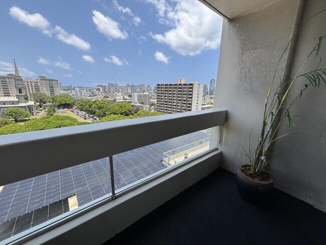Building Photo - 1212 Punahou St