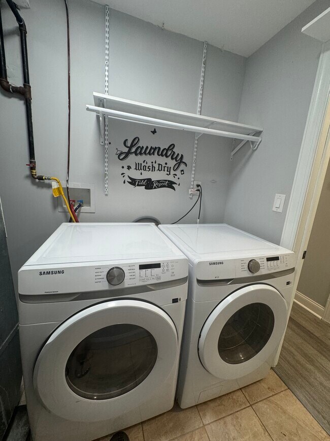 Building Photo - 44 Oxford St