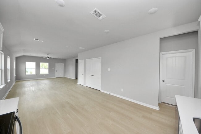 Building Photo - 1105 W Bayshore Dr