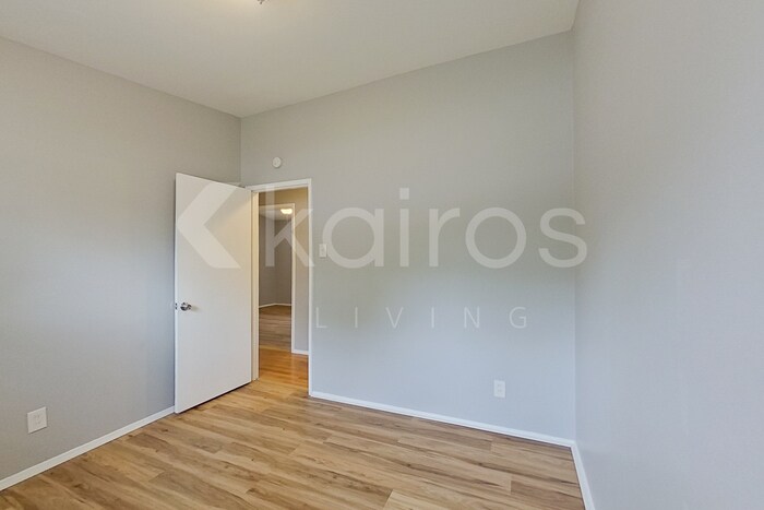 Building Photo - 425 St Edward Ln