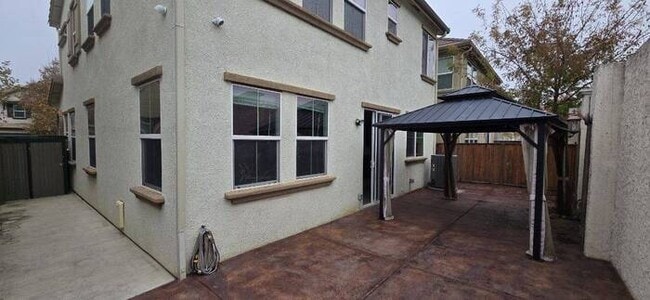 Building Photo - Welcome to this charming Lathrop home offering 4 bedrooms and 3 Baths 2 Car Garage!