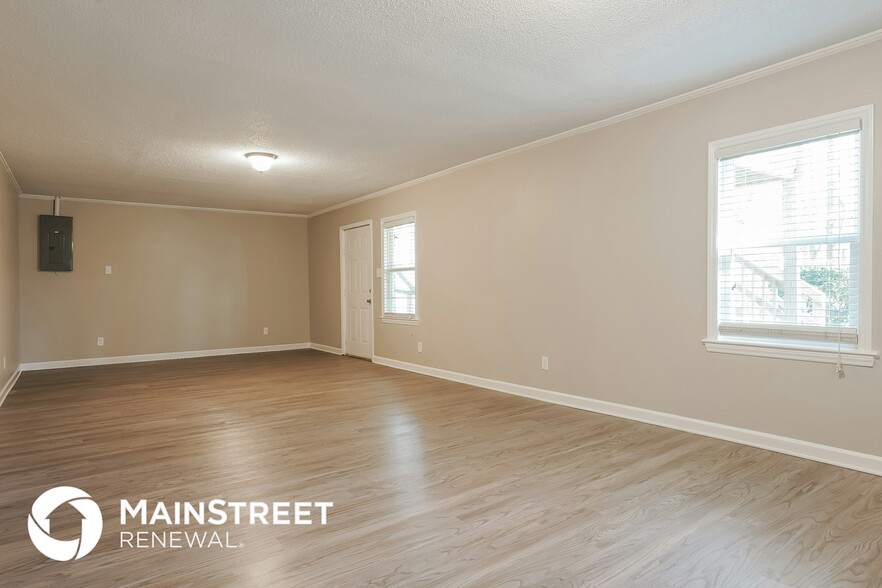 Building Photo - 4210 Queen Victoria Pl