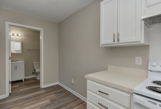 Building Photo - Beautiful 2 bed 2.5 bath Condo. Move-in Re...