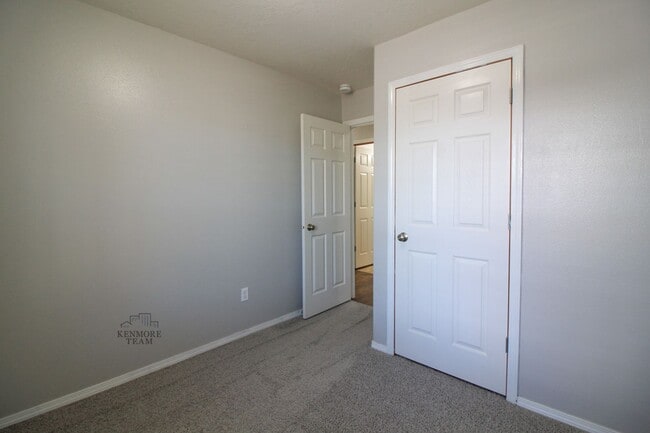 Building Photo - 3 Bedroom, 2 Bath Home in West Pasco