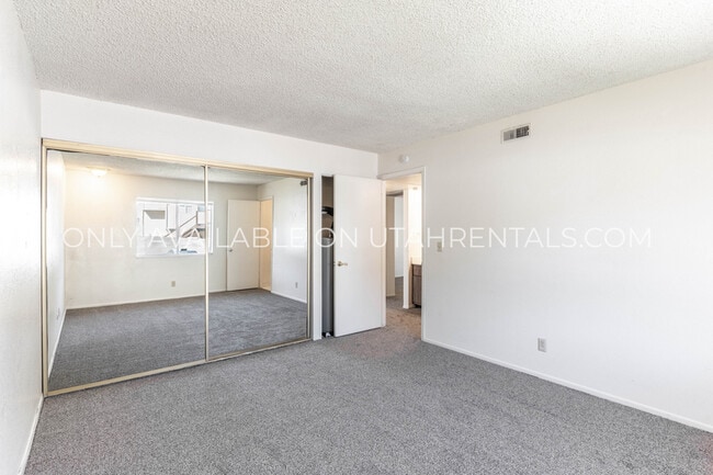 Building Photo - 2416 E 6895 S