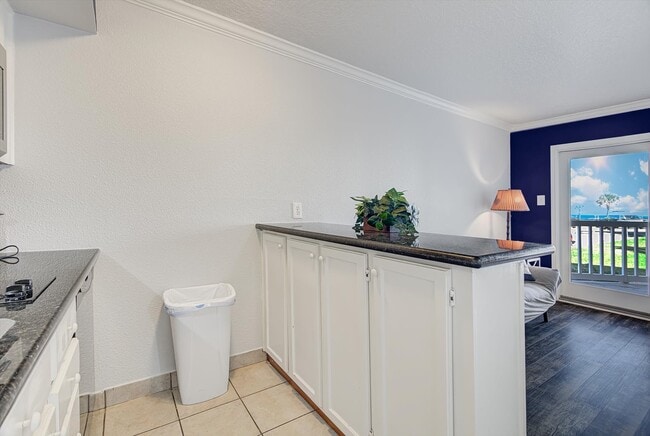 Building Photo - 6300 Seawall Blvd
