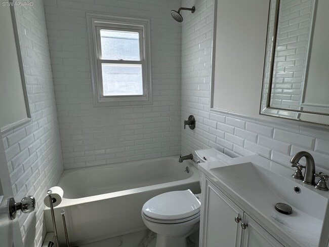 Building Photo - 253 W Market St