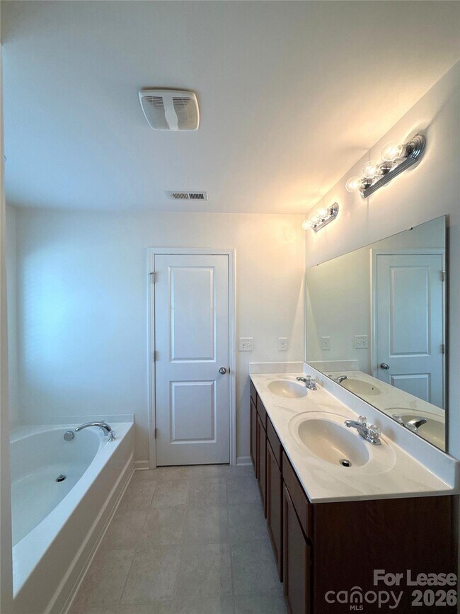 Building Photo - 354 Cornielle Ln