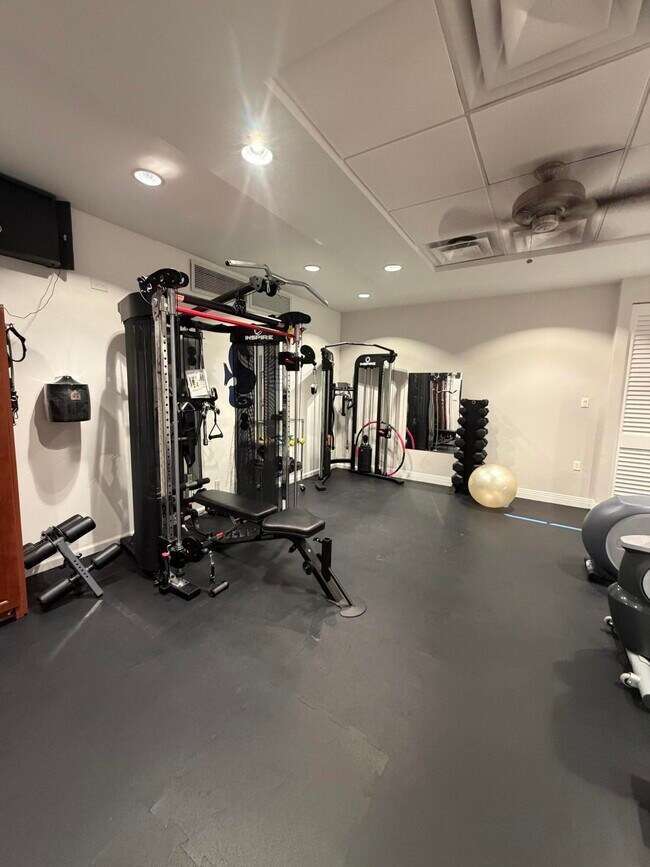 Building Photo - 3300 S Ocean Blvd
