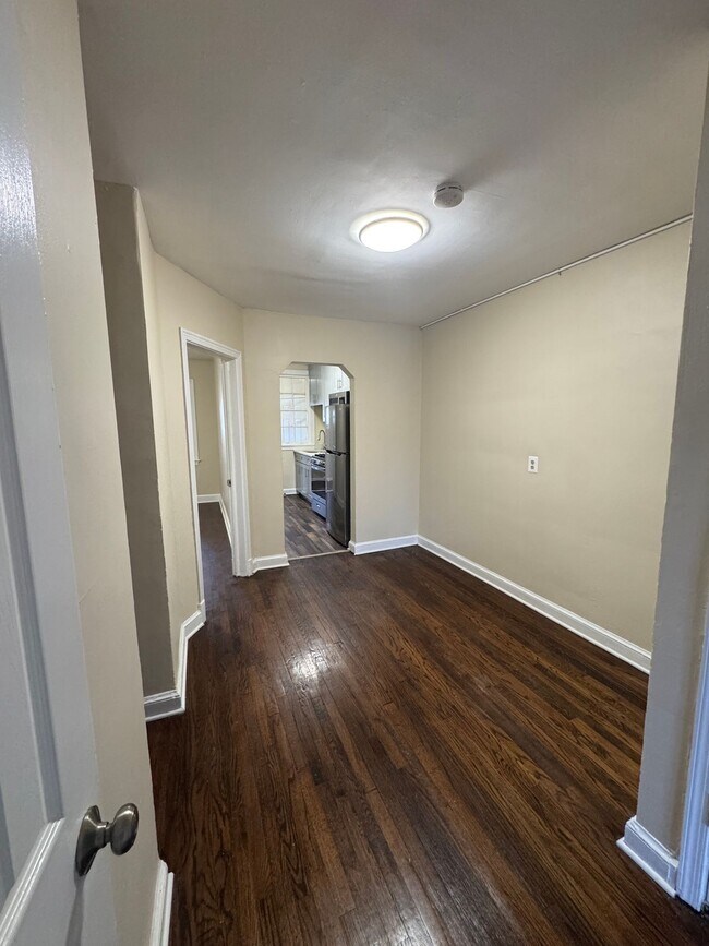 Building Photo - Move in Special! 2 Bed 1 Bath SE DC