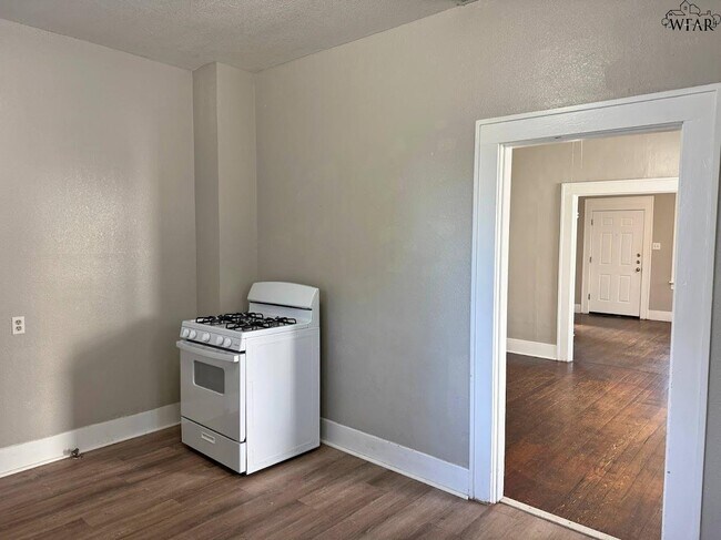 Building Photo - 1916 7th St