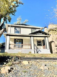 Building Photo - Large historic 6 bedroom 3 bathroom in Blackstone!