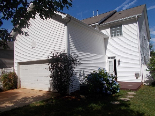 Building Photo - 8919 Cinder Ln